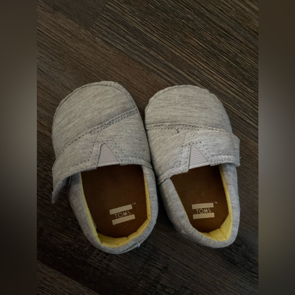 Toms - Picture 4 of 5